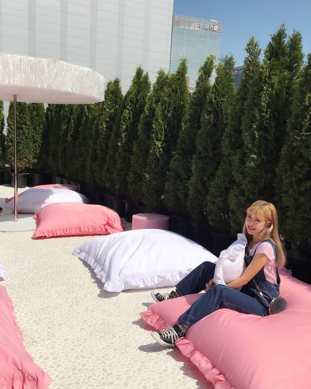 夏焼雅さんのインスタグラム写真 - (夏焼雅Instagram)「@pinkpoolcafe  @stylenanda_korea  ここやっぱりカワイイなぁぁ〜〜💗💗💗💗💗💗💗💗💗💗 ・ ずっとここに居たくなる💕✨💕✨ ・ #korea  #stylenanda #pinkpoolcafe」9月6日 21時03分 - miyaaa0825