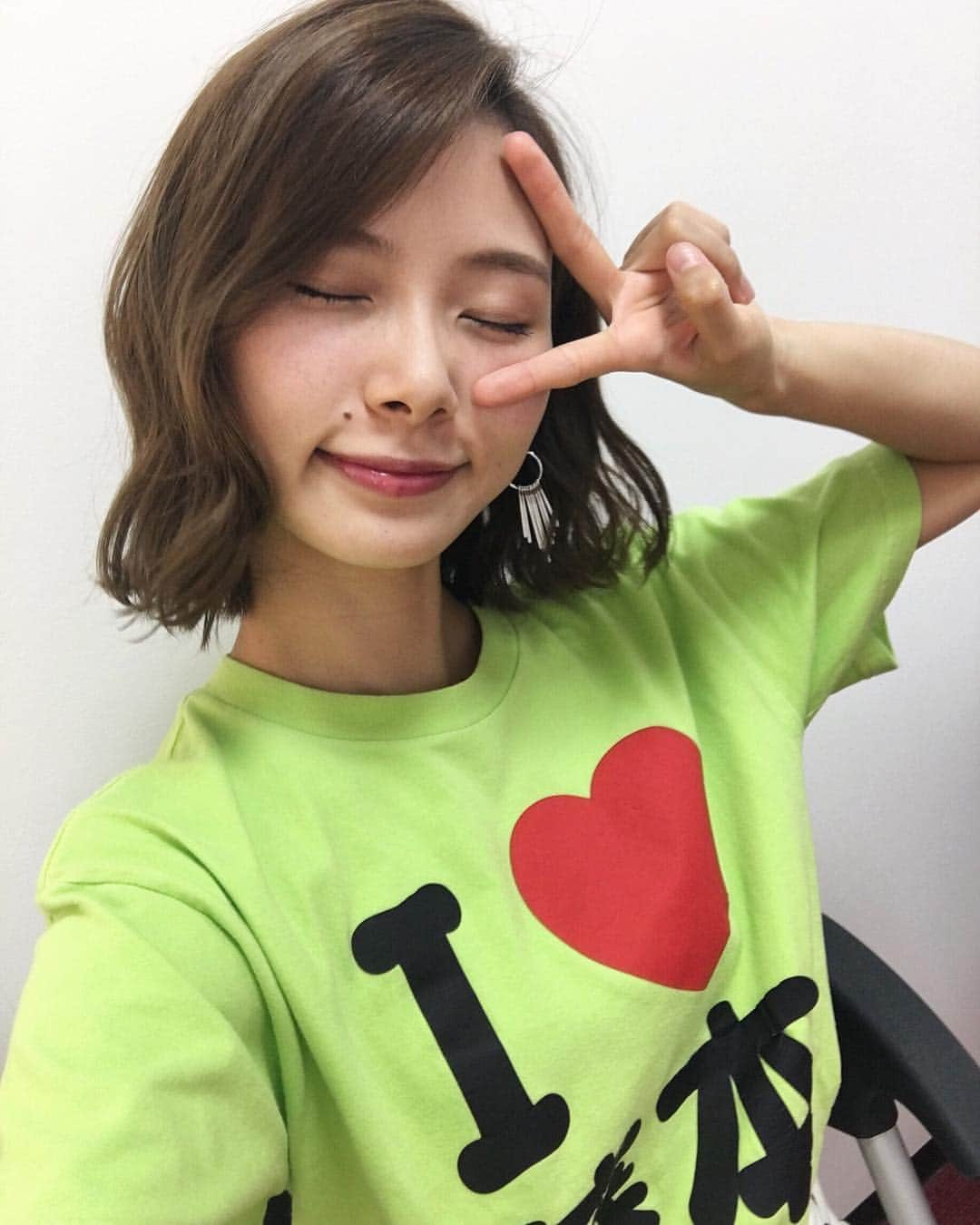 朝日奈央さんのインスタグラム写真 - (朝日奈央Instagram)「おやすみなさい☺️✌🏻 唇を蚊に刺されて少し腫れてる。 人生初だよ唇に蚊 #唇に蚊」9月7日 3時30分 - pop_step_asahi