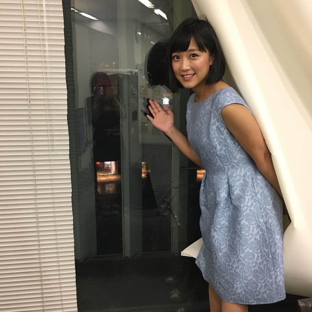 竹内由恵さんのインスタグラム写真 - (竹内由恵Instagram)「先日、サッカー中継の際に着用した衣装はNATURAL BEAUTYです。」9月7日 11時31分 - yoshie0takeuchi