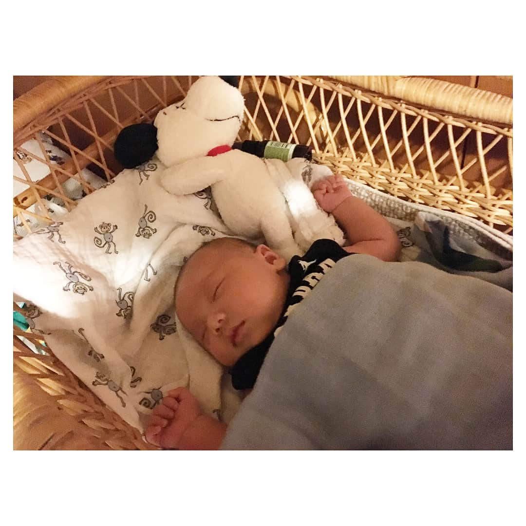 二ノ宮和佳子さんのインスタグラム写真 - (二ノ宮和佳子Instagram)「先日、友達の生後1ヶ月のかわいこちゃん👼に会ってきたよ。ムチムチでたまらん♡ 息子もこんな感じだったねー懐かしい。又、会いに行くね  #イチロウくん #かわいすぎ #癒し #抱っこしてたら寝ちゃった #親孝行だね」9月7日 13時19分 - wakako.ninomiya