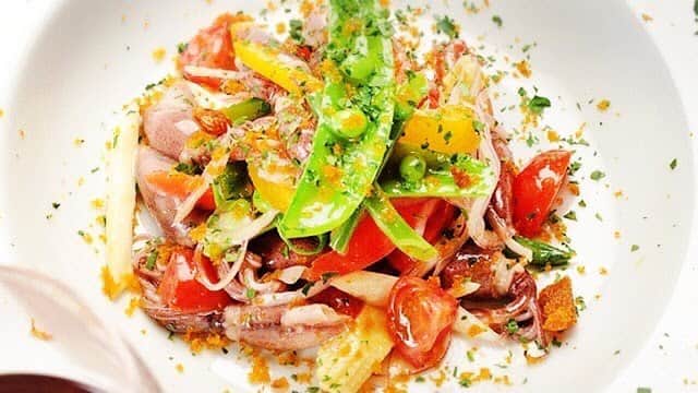 キッチンスターター のインスタグラム：「. キッチンスターター 京都ナポリピッツァ隊 . 東山「Pizzeria Da yuki」鎌田友毅 . ピザ以外のメニューも手を抜けません。 . 本場ナポリと同じく炭窯を積んだピッツァ専用のキッチンカーを購入したい。 . 皆様のご支援をお待ちしております。 . #クラウドレストラン #クラウドファンディング  #京都ナポリピッツァ隊 #京都  #烏丸御池 #solono #東山 #dayuki #七条 #Mercato #イタリア #イタリアン #ピザ  #ナポリ #本場 #炭窯 #キッチンカー #専用」