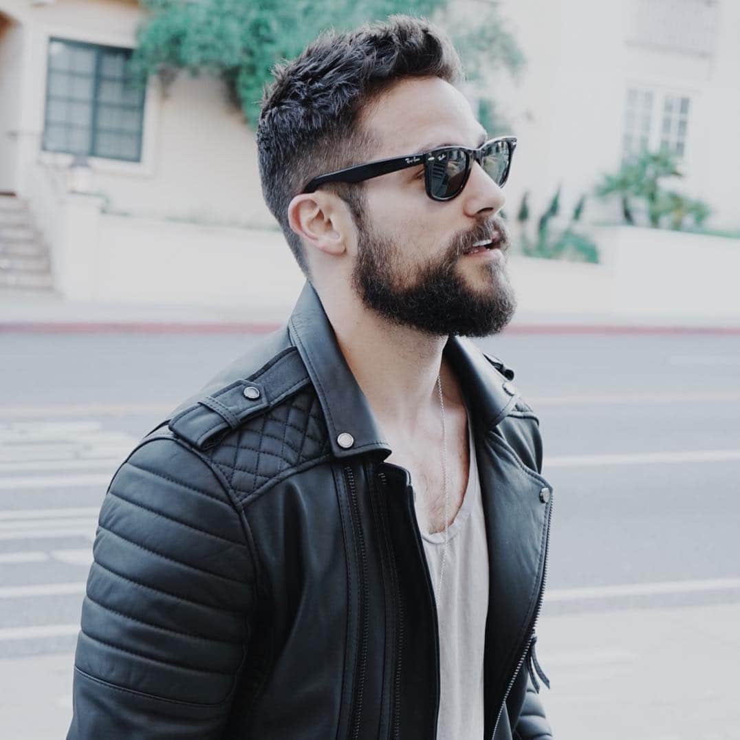 ブラント・ドーハティのインスタグラム：「#tbt weirdo with a beardo」