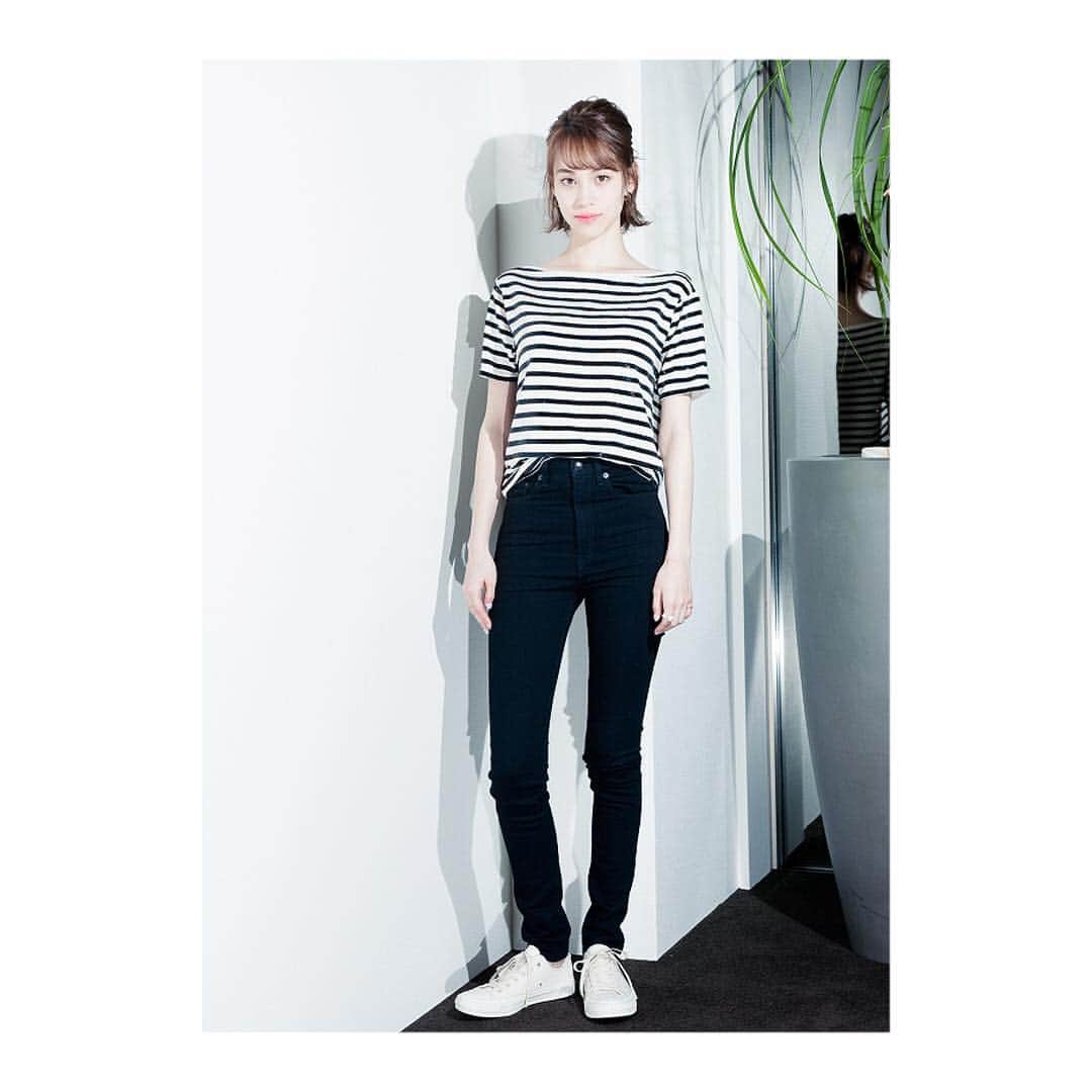天海あかりのインスタグラム：「今日は👖ラフなコーデ👖 ボーダーが同僚とかぶっちゃいました😝 ・ Tops / #サンローラン Bottoms / #acne Shoes / #CONVERSE ・ #今日のコーデ #動きやすさ重視 #coordinate #OOTD #OOTN #outfit #おしゃれさんと繋がりたい #fashion #followme #LOVEIT #instagood  #ボーダー #しましま #かぶり #笑 ・ ＃一番人生楽しんでるのは #スネ夫くん #🕶 ・ ・ ・ #🎬 #奥田民生になりたいボーイと出会う男すべて狂わせるガール #民生ボーイ #狂わせガール」