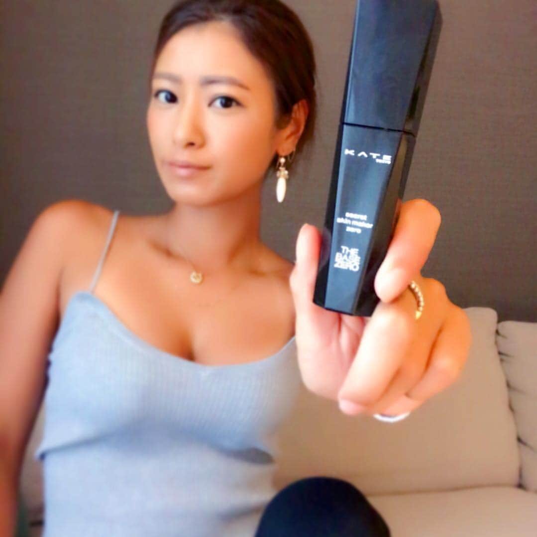 彩海のインスタグラム：「. . 最近よく質問頂きます… . Q. " #ファンデーション 何使ってますか？" . A. " #ケイト シークレットスキンメイカーゼロ(リキッド) " . . 私はもちろん05番の #小麦色の肌 ！ . . カバー力もあるので重宝してます🙋🏽 あと、このくらい黒くないと顔だけ白浮きするw . . プチプラ最高🙌🏼 . . . #ケイト#KOSE#リキッドファンデ#リキッドファンデーション#コスメ#コスメレポ #小麦肌 #プチプラ  #化粧品買いに行く時間ないw #MACは肌荒れする」