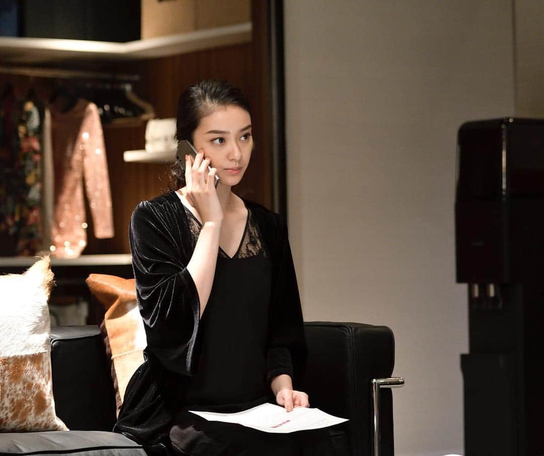 テレビ朝日「黒革の手帖」のインスタグラム：「. 『 #黒革の手帖 』放送まであと１０分‼️ . #起死回生 #大逆転 #命懸け」