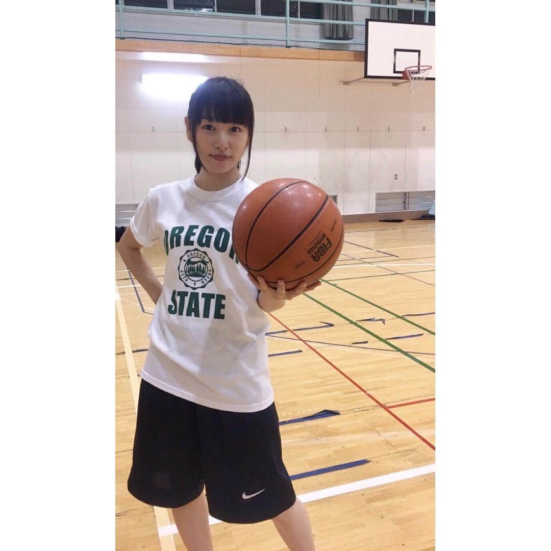 桜井日奈子さんのインスタグラム写真 - (桜井日奈子Instagram)「ひっっっさしぶりにバスケしました🏀⛹️‍♀️ もう、現役の頃みたいな体力は残ってなくて、、、 試合始まってものの2分でヘトヘトに😫  それでもバスケってたのしい！！ 大好きバスケ⛹️⛹️‍♀️⛹️‍♀️⛹️」9月7日 22時06分 - sakurai.hinako_official