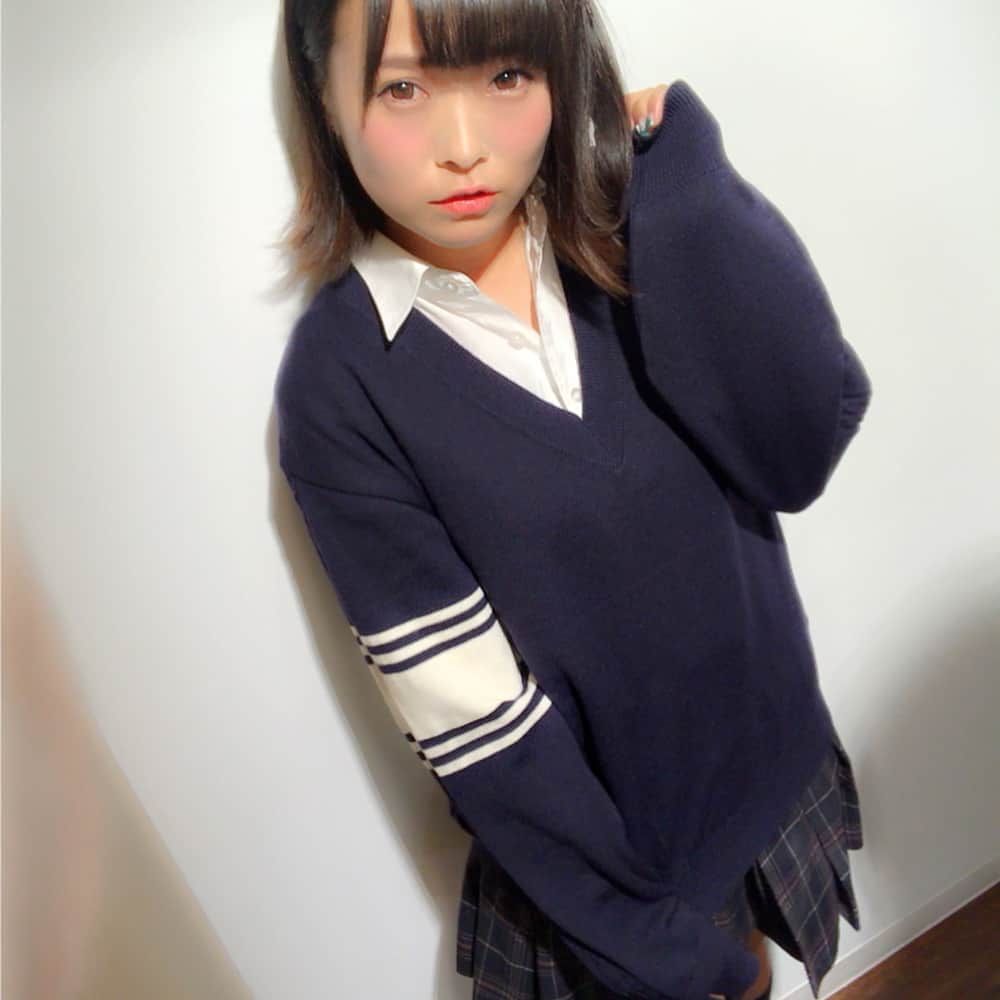 石田涼さんのインスタグラム写真 - (石田涼Instagram)「リアル高校時代の制服です この歳になって着るとは、、 まだとっておこう  #カバガ #idol #JK #制服 #25歳 #高校10年生 #くらいかな #japan」9月8日 0時23分 - cgs_oryo