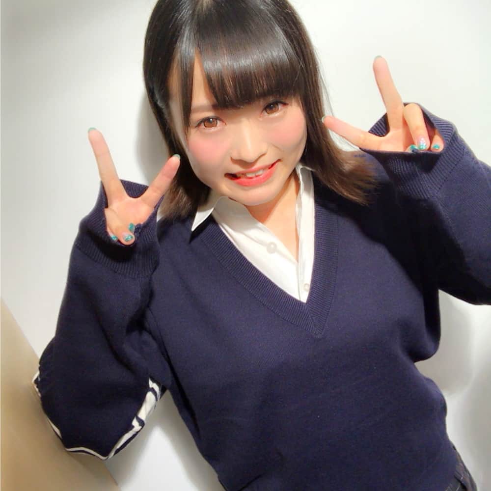 石田涼のインスタグラム：「リアル高校時代の制服です この歳になって着るとは、、 まだとっておこう  #カバガ #idol #JK #制服 #25歳 #高校10年生 #くらいかな #japan」