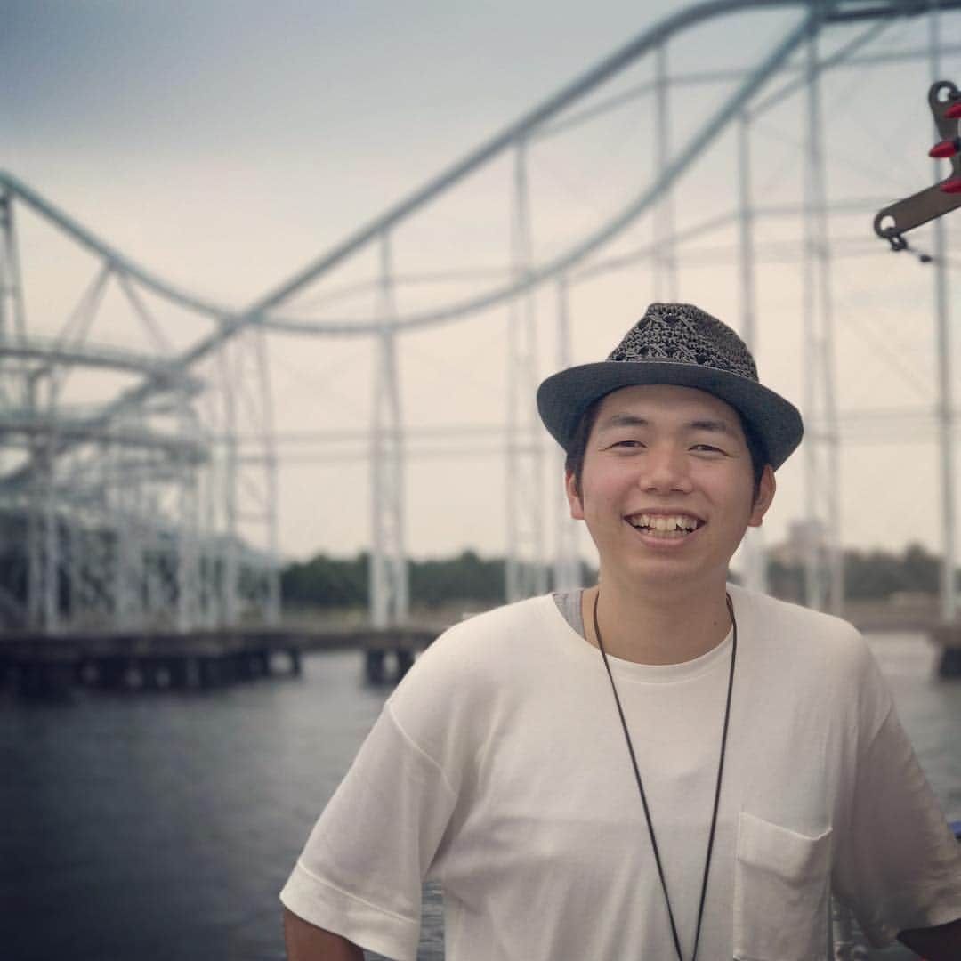 CO-DAのインスタグラム：「流行りのインスタ映えを目指した結果、自分の好きなジェッコースターを背景にいい写真が撮れました。」