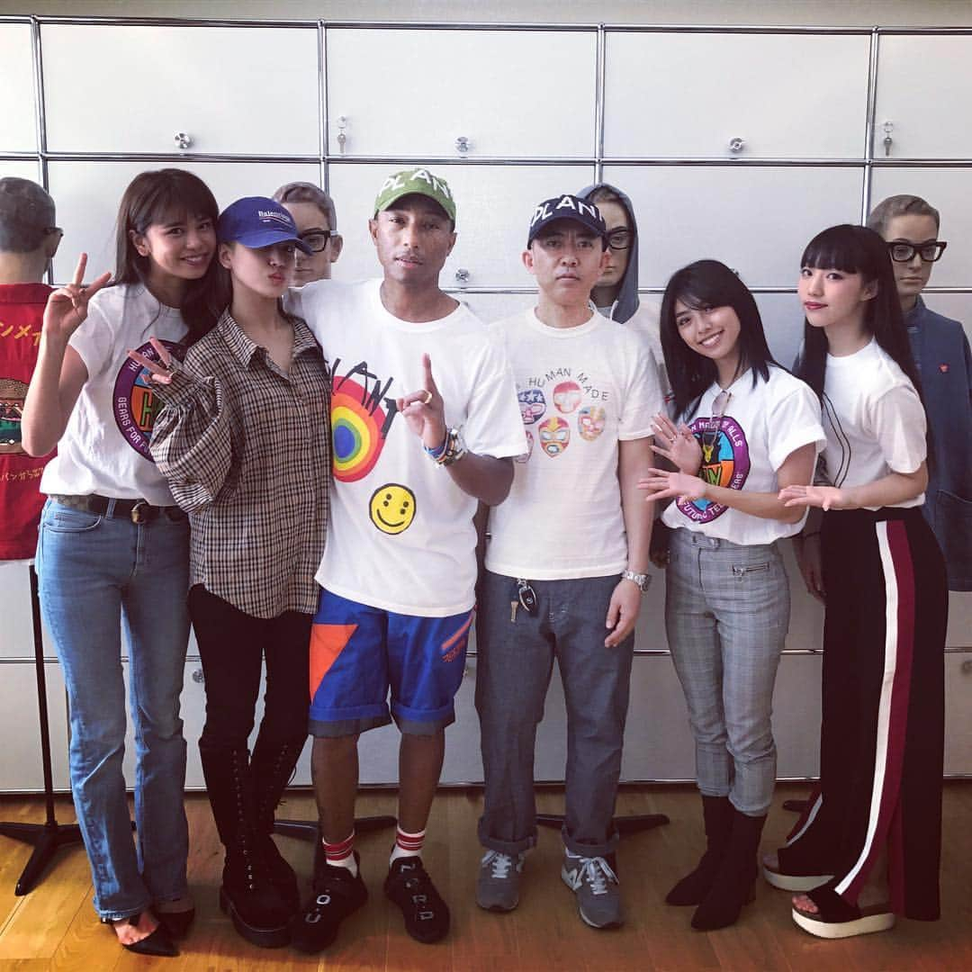 SAYAKAさんのインスタグラム写真 - (SAYAKAInstagram)「きゃーー❤️ HUMAN MADEの展示会にて😭 NIGO®︎さん Pharrell Williams と写真撮って頂きました😭 ありがとうございます😭❤️❤️❤️ #HUMANMADE #NIGO®︎さん#PharrellWilliams #宝物や」9月8日 12時17分 - im_sayaka_official