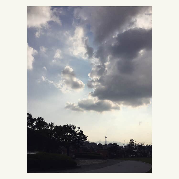 竹内結子さんのインスタグラム写真 - (竹内結子Instagram)「・ #夏の思い出 #沢山歩いたよ #あと一歩が踏み出せなかった夜」9月8日 10時44分 - yuko_takeuchi0401