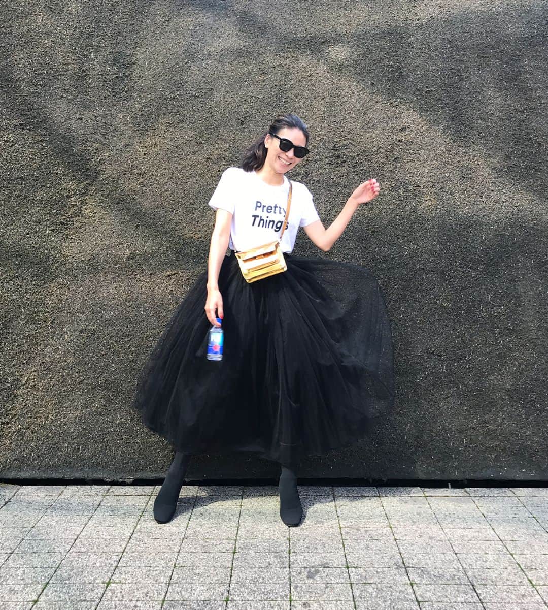 大日方久美子さんのインスタグラム写真 - (大日方久美子Instagram)「・ Today's Outfit ☆ ・ T-shirt → @prettythingscoffee  Skirt → @tsurubymarikooikawa  Boots → #zara Bag → #marni ・ ・ 贅沢にチュールを使用した可愛すぎる スカートに大好きなカフェのオリジナルTシャツ。 ロゴTはむやみに着ないのですがこれは一目惚れ✨ ・ ZARAのソックスブーツは履きやすくて歩きやすくて優秀！ いつものサイズで大丈夫だったので オンラインで購入しても失敗しないかも！ ・ 写真は @milkayuki さんが笑わすから いつもよりテンション高め🙄✨ ・ ・ 追伸 一つ前の投稿に沢山のコメント ありがとうございました😭💕🙏🏻 みなさん温かくて本当に嬉しかったです。 ・ ・ #kumicloset」9月8日 19時45分 - kumi511976