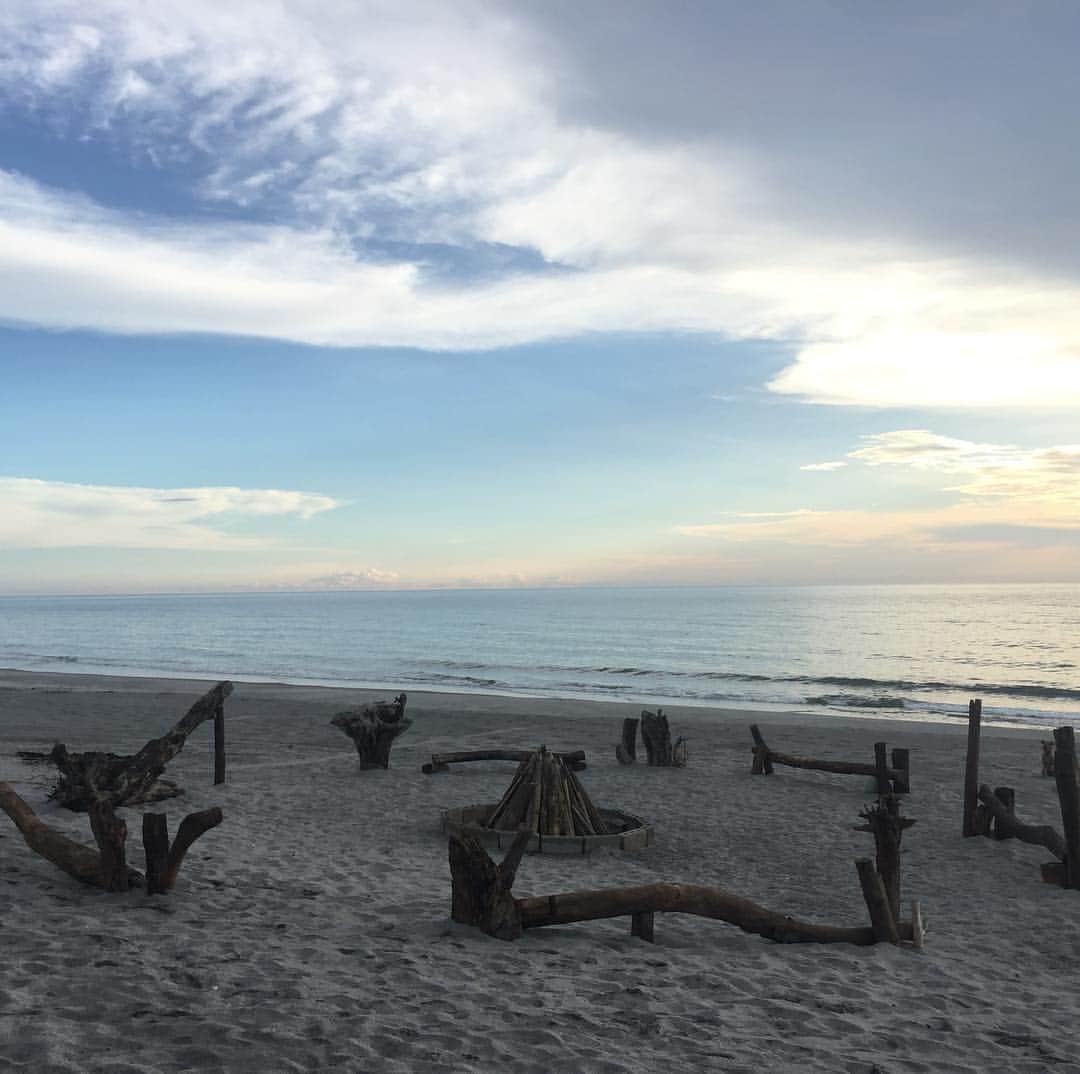 矢島里佳のインスタグラム：「Zambales,Philippines.  #zambales #philippines #sea #フィリピン #海 #プライベートビーチ」