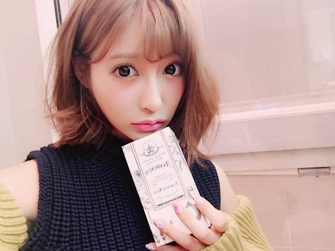 明日花キララのインスタグラム：「可愛いオーガニックソープー🍭✨ 肌にとっても優しいみたいだから 日焼けしてるとこに使ってるよ！ ボトルも可愛いしいい匂いだからおすすめ☁️🐹🍬 今年の夏は遊びすぎて真っ黒焦げだからたくさん使ってみよっと👧🏽🏖 . #アンボーテ #annbeaute #デリケート #オーガニック . @annbeaute_official」