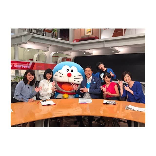 林美沙希さんのインスタグラム写真 - (林美沙希Instagram)「オンエアでは見せられませんでしたが、スタジオにある段差をジャンプするドラえもんが、とにかく可愛かったです。  #テレ朝#jチャンネル#ドラえもん#9月3日#誕生日おめでとう#スタジオ」9月8日 23時32分 - misaki0hayashi