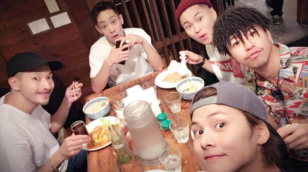 古屋敬多さんのインスタグラム写真 - (古屋敬多Instagram)「踊った後のご飯は格別♪♪ ダンサーのシュンはあばれる君に似てるww さぁ明後日の大阪に向けて一気に充電🔌 #LeadUpturn2017 #ThisisOurDay #大阪」9月9日 0時30分 - lead_keita