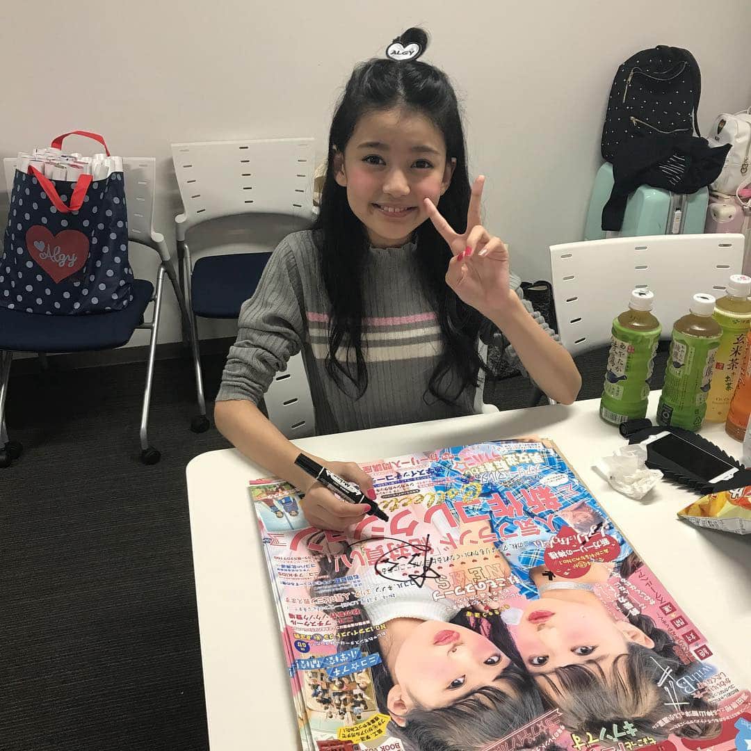 ニコ☆プチのインスタグラム：「今日はさいたま新都心駅のコクーンシティコクーン2でアルジーのイベント！ 昨日に引き続きリンとマナが遊びに行くよ♪  トークショーは11:30から。みんなぜひ来てねーー♡  #ニコプチ  #ALGY  #高田凛  #安村真奈  #コクーンシティ」
