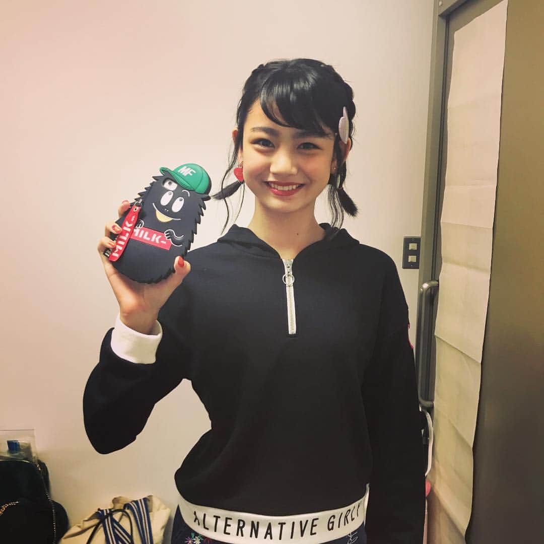ニコ☆プチのインスタグラム：「バーバモジャとマナ、色合いが似てる？(笑)  アルジーイベント第2部、まもなく開さいです！  みんな集まれーーー！！ #ニコプチ  #ALGY  #高田凛  #安村真奈  #コクーンシティ」