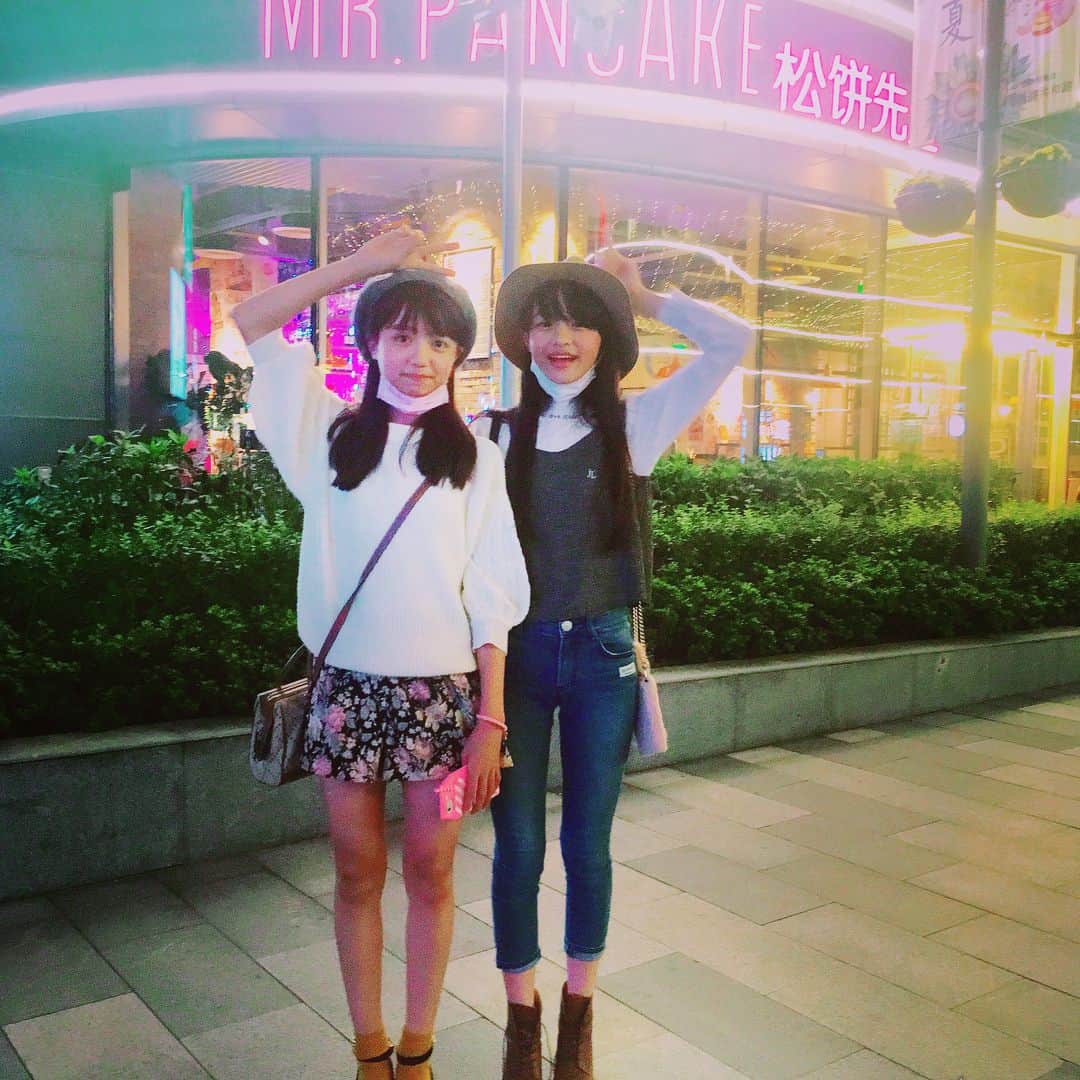 ニコ☆プチのインスタグラム：「♡ メアココ私服 in 上海🦀 #上海暑い〜 #思ってたより暑い〜 #メアリながそでしかもってきてない〜 #上海 #kidsfashion」
