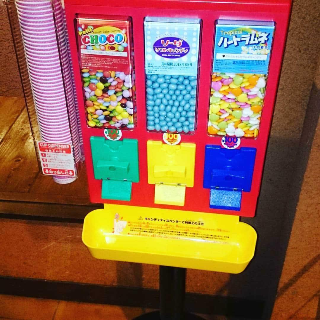 かるび家武庫之荘店のインスタグラム：「お菓子のガチャガチャ導入しました#かるび家#武庫之荘#焼肉#食べ放題#飲み放題#個室#宴会#カルビ#ハラミ#ロース#お菓子#阪急#オアシス#関学#1980#3280#2階#」