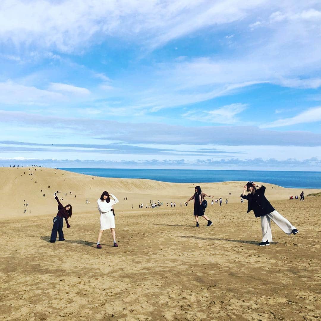 のインスタグラム：「鳥取大学学園祭ライブでした。 ありがとう！ 初鳥取、すごくいい景色を見れて はやくツアーでこれるように したいなと思ったよ。 砂丘も無事に 踏みしめたぜ。🐾 #鳥取大学 #ねごと  #鳥取砂丘」