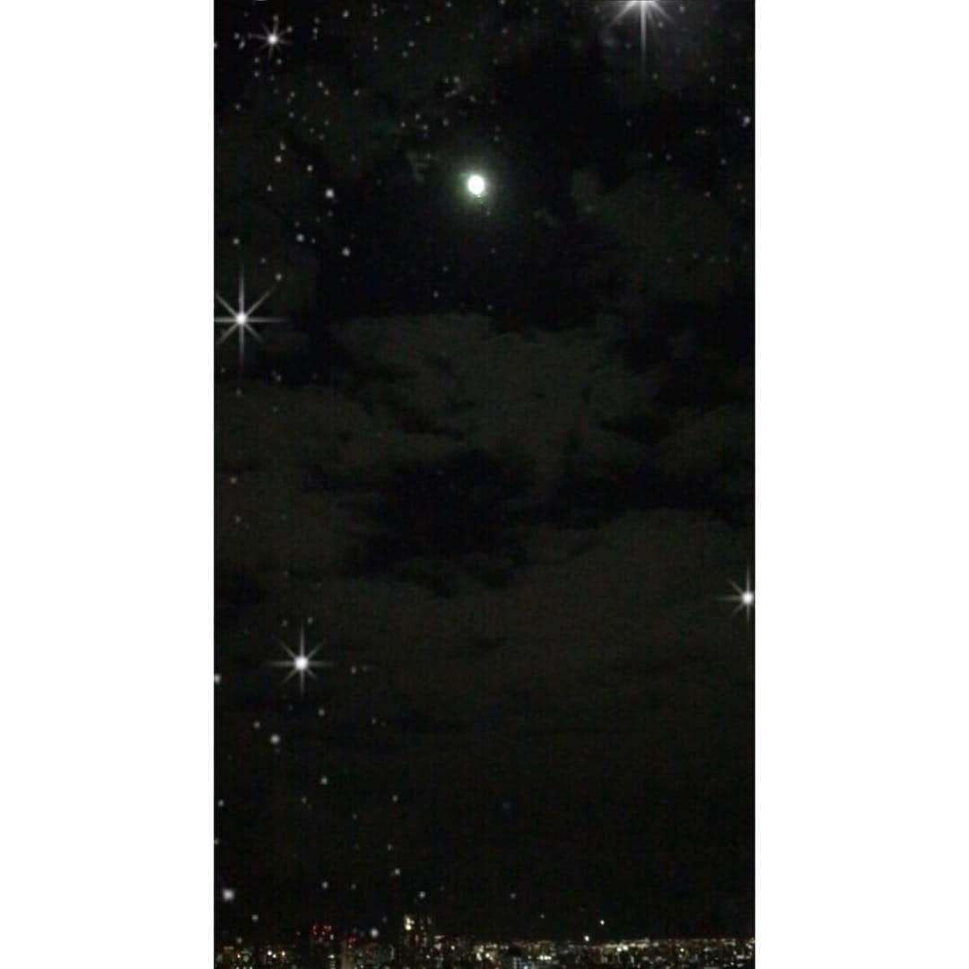 えれなさんのインスタグラム写真 - (えれなInstagram)「中秋の名月🌕  ドビュッシー月の光と共に眺めてます✨  #中秋の名月  #ドビュッシー #月の光 #私結構クラシック好きなの #バレエの影響かな #そして魚座はロマンチスト😝 #月光浴 #パワーチャージ #浄化 #皆さん素敵な夜を✨」10月4日 21時14分 - elena1982312