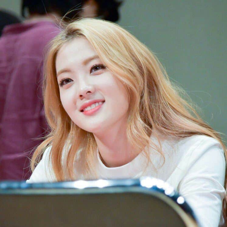 ルーシーさんのインスタグラム写真 - (ルーシーInstagram)「❀ ; 170916 Lucy — Ilsan Fansign — © owner [ tags : #WekiMeki #Lucy #NohHyojung ]」10月4日 21時48分 - lucyweme