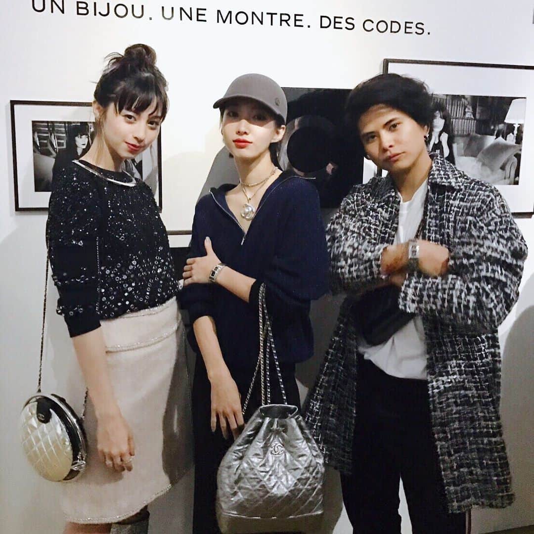 のインスタグラム：「After Party with Japanese Actress Ayami Nakajo and the famous @georgerootnyc 🖤 女優の中条あやみちゃんと ジョージさんとCHANELのアフターパーティーにて。 あやみちゃん 性格も可愛すぎて惚れた。 そしてジョージさんは今日もお洒落だった✨✨ #CODECOCO #PFW #chanelspringsummer」
