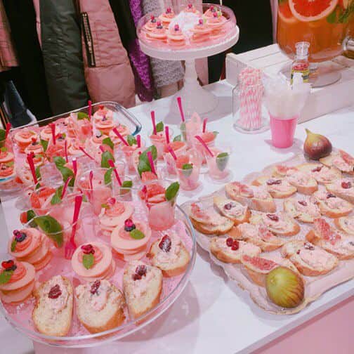 のインスタグラム：「ピンクがテーマ♡♡ オープニングイベントへ🍽🌷 ありがとうございました🥞😊💕#meow#meow_official_ #toiledeliberte #トワルドリベルテ#ケータリング#カフェ#yutenji#祐天寺カフェ #pink」