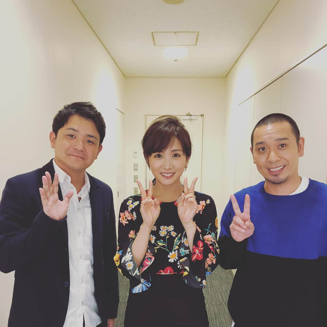 高島彩さんのインスタグラム写真 - (高島彩Instagram)「日テレで千鳥さんとご一緒しました。収録中ずーっと面白いって、奇跡。 番組詳細はまた今度✨  #ハッシュタグを初めてつけてみました #今日の衣装 #トップスはAR・RT #ピアスはimac #使い方あってるかな、 #千鳥 #ノブさんのインスタ#が面白い」10月4日 18時09分 - aya.takashima_official_2021