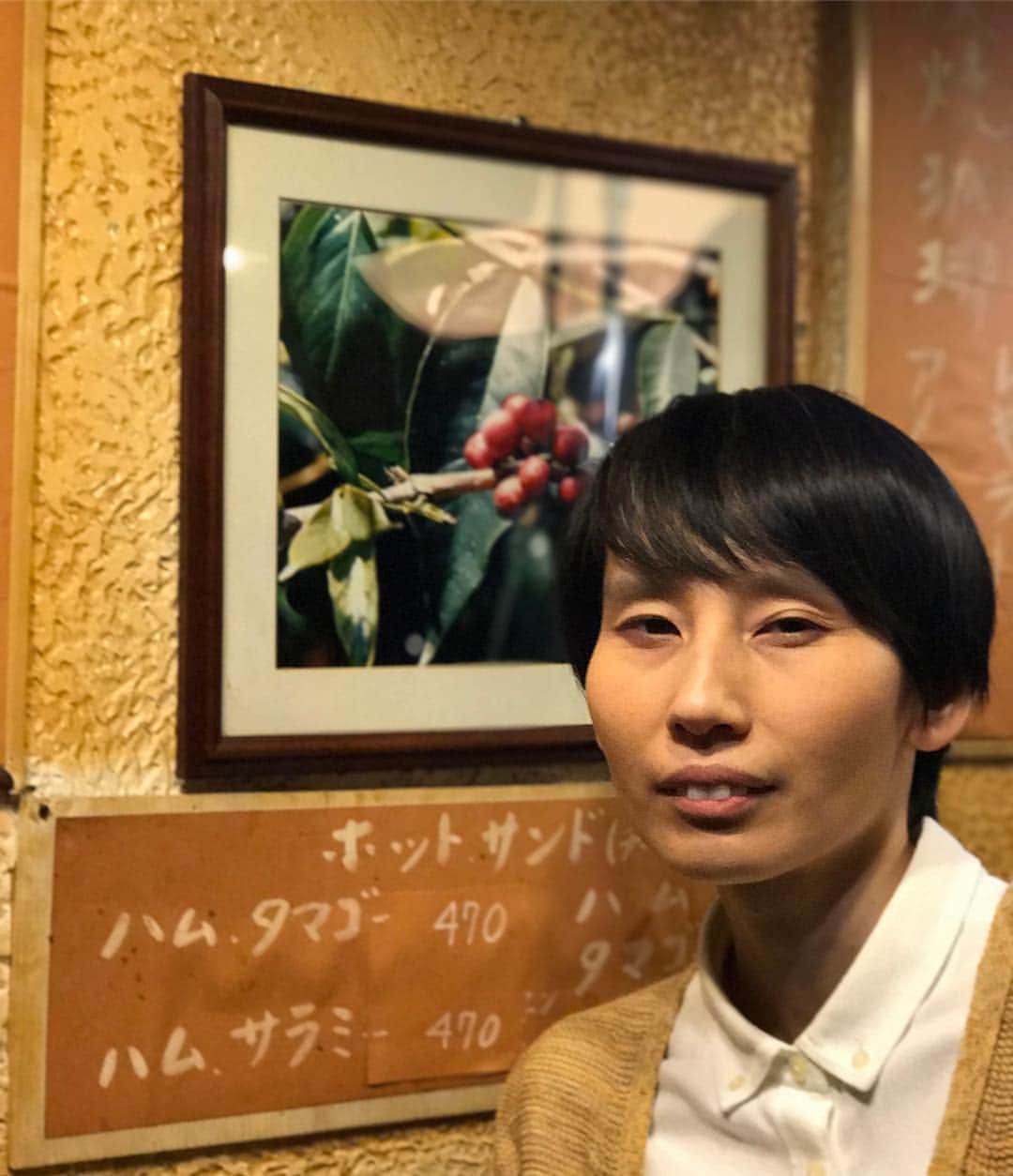 川島明のインスタグラム：「今日はハリセンボンはるかちゃんと仕事  #信じられないかもしれないがこれは今撮った写真 #なんの加工もしてないのに本人から溢れ出るセピア色 #昭和の女犯罪者シリーズで見たことあるぞ #その知能を他のことに使っていればあるいは幸せな人生を送れたかもしれない #のナレーションで終わるやつ #勝っても笑わない卓球少女 #早すぎるため性別を疑われる中国のマラソンランナー #実家に帰ってたまたま出てきたお母さんの若い頃の写真 #堀北真希さんがメジャーになるために捨てた闇の部分 #女を武器にせず実力だけで戦う芸人」