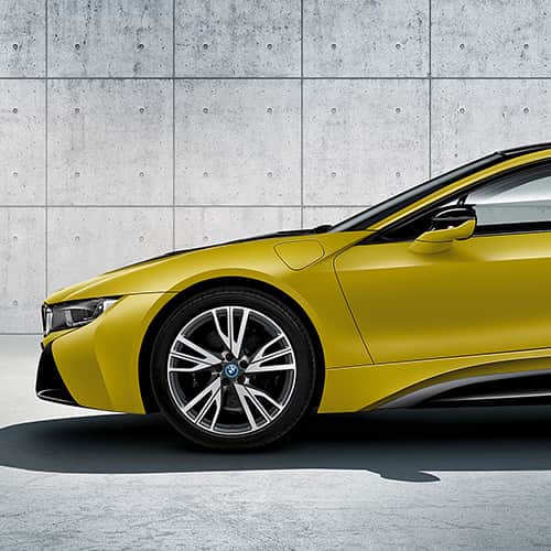 BMW Japanさんのインスタグラム写真 - (BMW JapanInstagram)「. 異端を極めた存在。異彩を放つ走り。 . 表面の光沢を抑えたマットな質感。 そして、黄色と黒の眩いほど鮮やかなコントラスト。 BMW i8 Protonic Frozen Yellow、全国限定4台。 . #BMW #BMWJapan #駆けぬける歓び #i8 #Yellow #Edition #ProtonicFrozenYellow #BMWTMS #TMS2017 #TokyoMotorShow #TokyoMotorShow2017 #BMWWorld #BMWPost #BMWgram #BMWlovers #BMWlife #BMWlove #BMWforlife #BMWcar」10月4日 18時47分 - bmwjapan
