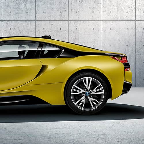 BMW Japanさんのインスタグラム写真 - (BMW JapanInstagram)「. 異端を極めた存在。異彩を放つ走り。 . 表面の光沢を抑えたマットな質感。 そして、黄色と黒の眩いほど鮮やかなコントラスト。 BMW i8 Protonic Frozen Yellow、全国限定4台。 . #BMW #BMWJapan #駆けぬける歓び #i8 #Yellow #Edition #ProtonicFrozenYellow #BMWTMS #TMS2017 #TokyoMotorShow #TokyoMotorShow2017 #BMWWorld #BMWPost #BMWgram #BMWlovers #BMWlife #BMWlove #BMWforlife #BMWcar」10月4日 18時47分 - bmwjapan