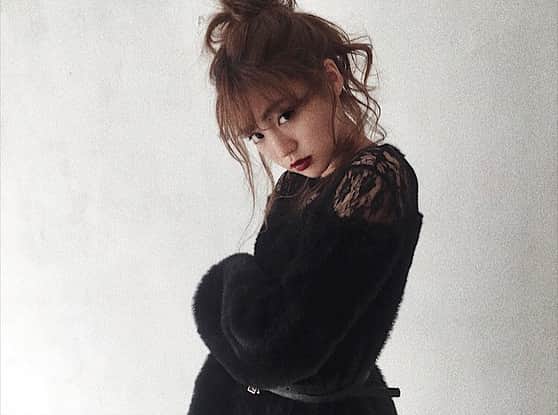 志田友美（ゆうみん）のインスタグラム：「#📷 #👗 . Heather diary💋 撮影してきたよ！！ . heather実は、数年前のガルアワで着てたの🤔✨ . たくさん洋服来たからお楽しみに🖤🖤 . . #todaypic #mywork #me #heather #heatherdiary  #happylife #shooting  #ig_japan #japanesegirl  #instalike #instagood  #instashot #instadaily」