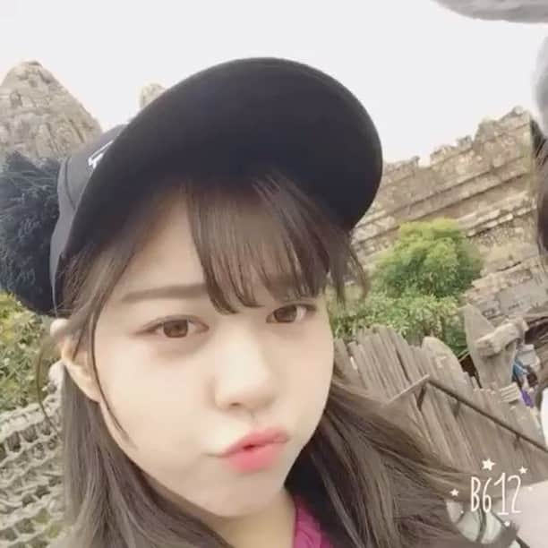 青木千春のインスタグラム：「* * * 春にはるなちゃんと ディズニーシー✩*.🏰🐭🏰.*✩ 行った時のムービー( ⁎ᵕᴗᵕ⁎ )❤︎ * * * #ディズニーシー #夢の国 #disneysea #メリーゴーランド #ほわどる #ホワドル」
