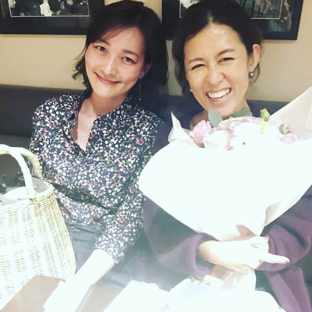 大草直子さんのインスタグラム写真 - (大草直子Instagram)「妹みたいな、大好きな友人に誕生日を祝ってもらいました。美しく繊細で、知的で勇敢な人。笑いあり涙あり。出会えてありがとう。 @asami_bear  #もう10月だからね #びっくりしたサプライズ #ありがとう #ありがとう #45歳は本当に #幸せにスタートしました」10月4日 23時15分 - naokookusa