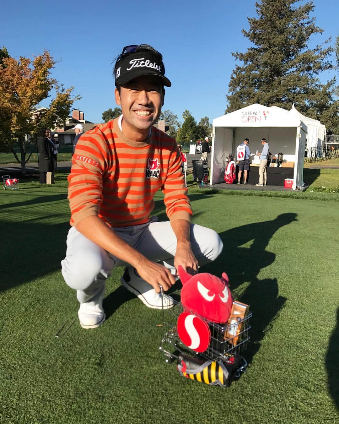 ケビン・ナさんのインスタグラム写真 - (ケビン・ナInstagram)「@safeway_open shopping for @titleist @scottycameron @waacgolf #pgatour #titleist #waac #netjets #scottycameron」10月5日 0時51分 - kevinna915