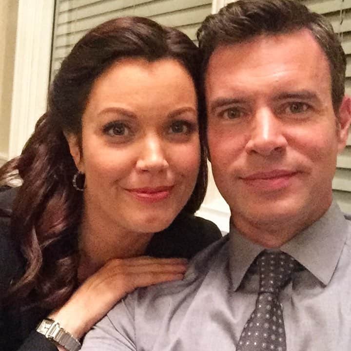 スコット・フォーリーのインスタグラム：「This chick. @bellamyyoung #scandal Tomorrow!」