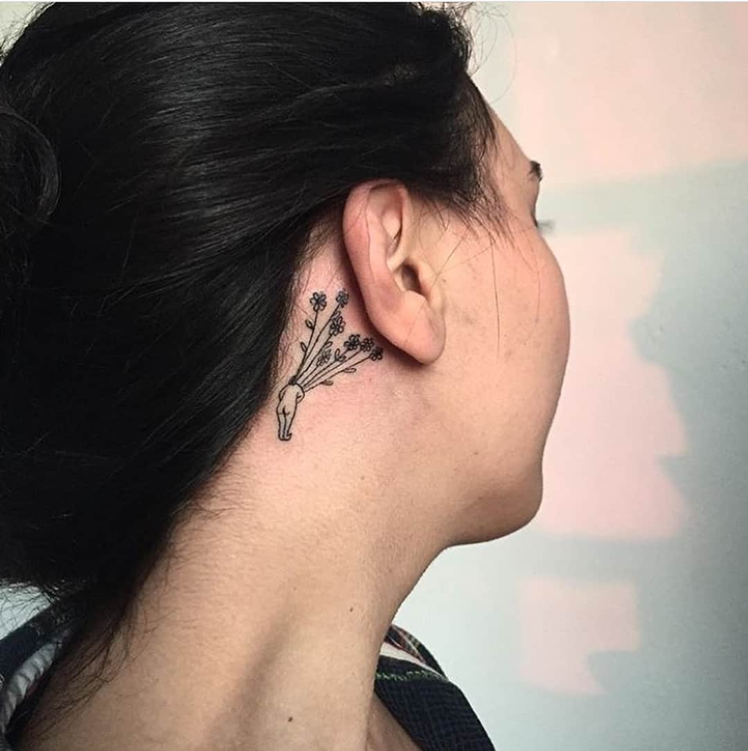 Snapfluenceのインスタグラム：「Have you ever had a follower approach you about getting some of your art tattooed on their body? It’s becoming increasingly common as platforms like IG and Pinterest disseminate artists’ work further than ever before. We wrote about how to approach this kind of situation, with solutions inspired by @frances_cannon and @the_wild_unknown. Click ze link in our bio to read more! | photos via @frances_cannon」
