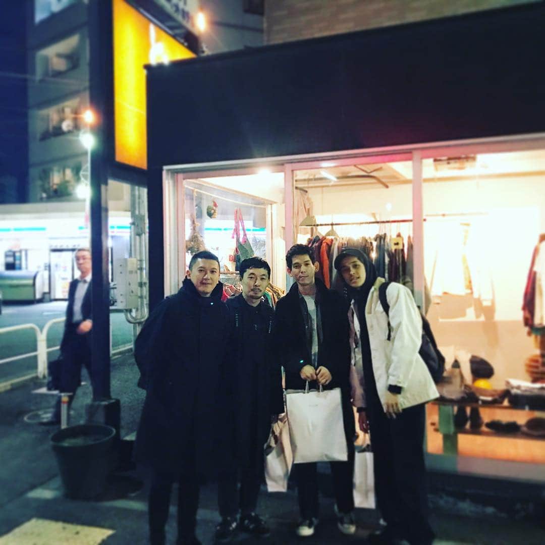ムラカミカイエのインスタグラム：「昨晩は、D.A.N.の三人と。  #beyondthebox  #shimokitazawa  @d.a.n._official」