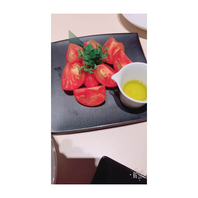徳永千奈美さんのインスタグラム写真 - (徳永千奈美Instagram)「おでん始めました♡  もうどんどん寒くなってきてるね(T-T) 夏きてくれー！！！！ #japan #japanesefood  #おでん #黒ラーメン #フルーツトマト #世の中 #美味しいものいっぱい  #私はやっぱり #日本食 #好き」10月5日 10時30分 - chinami.tokunaga