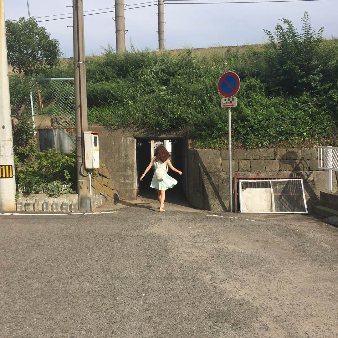 市原彩花さんのインスタグラム写真 - (市原彩花Instagram)「小さいトンネル見っけ♪ …でもなんか怖くてすぐ出た😂」10月5日 12時57分 - ayaka_ichihara