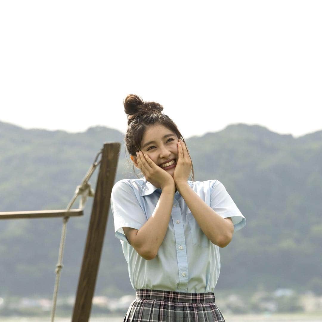 兄に愛されすぎて困ってますのインスタグラム：「＼🎉おめでとうございます🎉／ 様々な作品で大活躍の土屋さん！ 第9回TAMA映画賞 最優秀新進女優賞を受賞されました✨ おめでとうございます！！👏👏👏 #土屋太鳳 #兄こま  #兄に愛されすぎて困ってます」