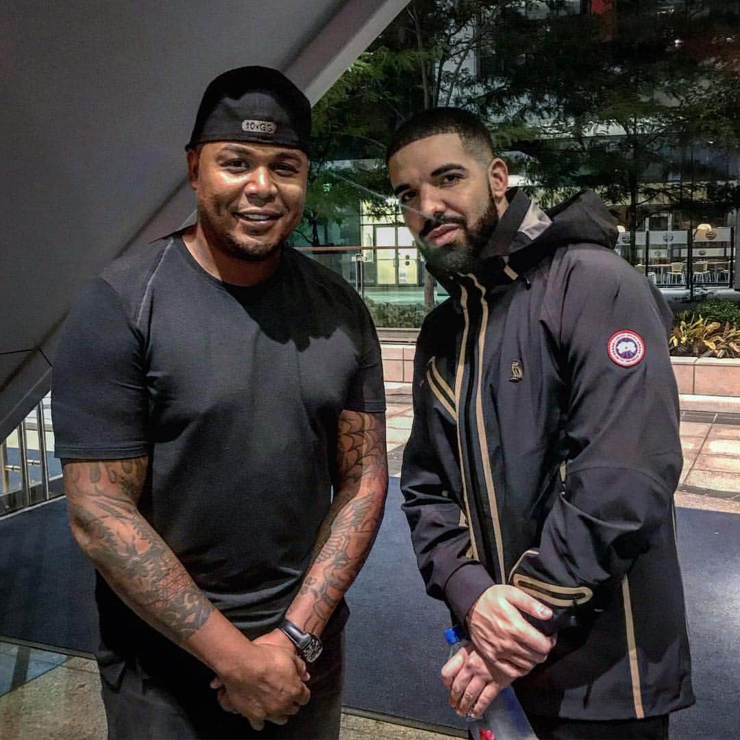 アンドリュー・ジョーンズのインスタグラム：「Out in Toronto for some meetings with @donramon0324 ran in to #Drake @champagnepapi #toronto #ydc #curacaokid」