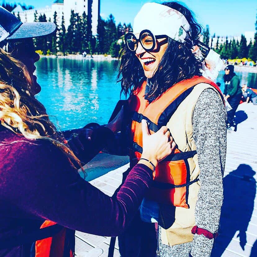 ジェシカ・ゾアのインスタグラム：「Just in case I fall in...thanks girllll✨🇨🇦」
