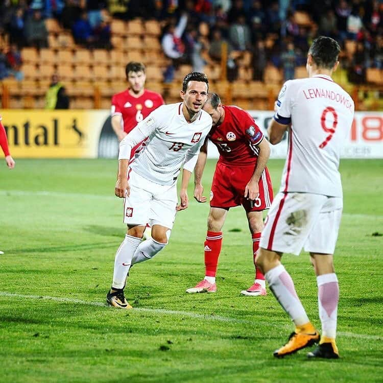 ラファウ・ヴォルスキのインスタグラム：「🇵🇱⚽️💪🏻」