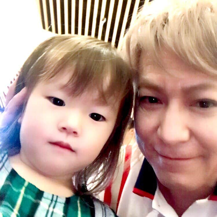 小室哲哉さんのインスタグラム写真 - (小室哲哉Instagram)「上海、ツアーメンバーと！」10月6日 12時29分 - tk19581127_official