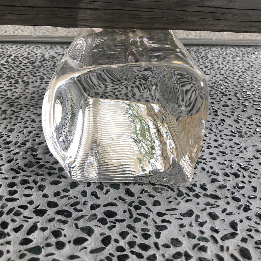 クリス智子さんのインスタグラム写真 - (クリス智子Instagram)「杉本博司さんのガラスは、光を集め、色をつけ、美しい。直島の護王神社然り、江之浦測候所にも。 #江之浦測候所」10月6日 14時18分 - chris_tomoko