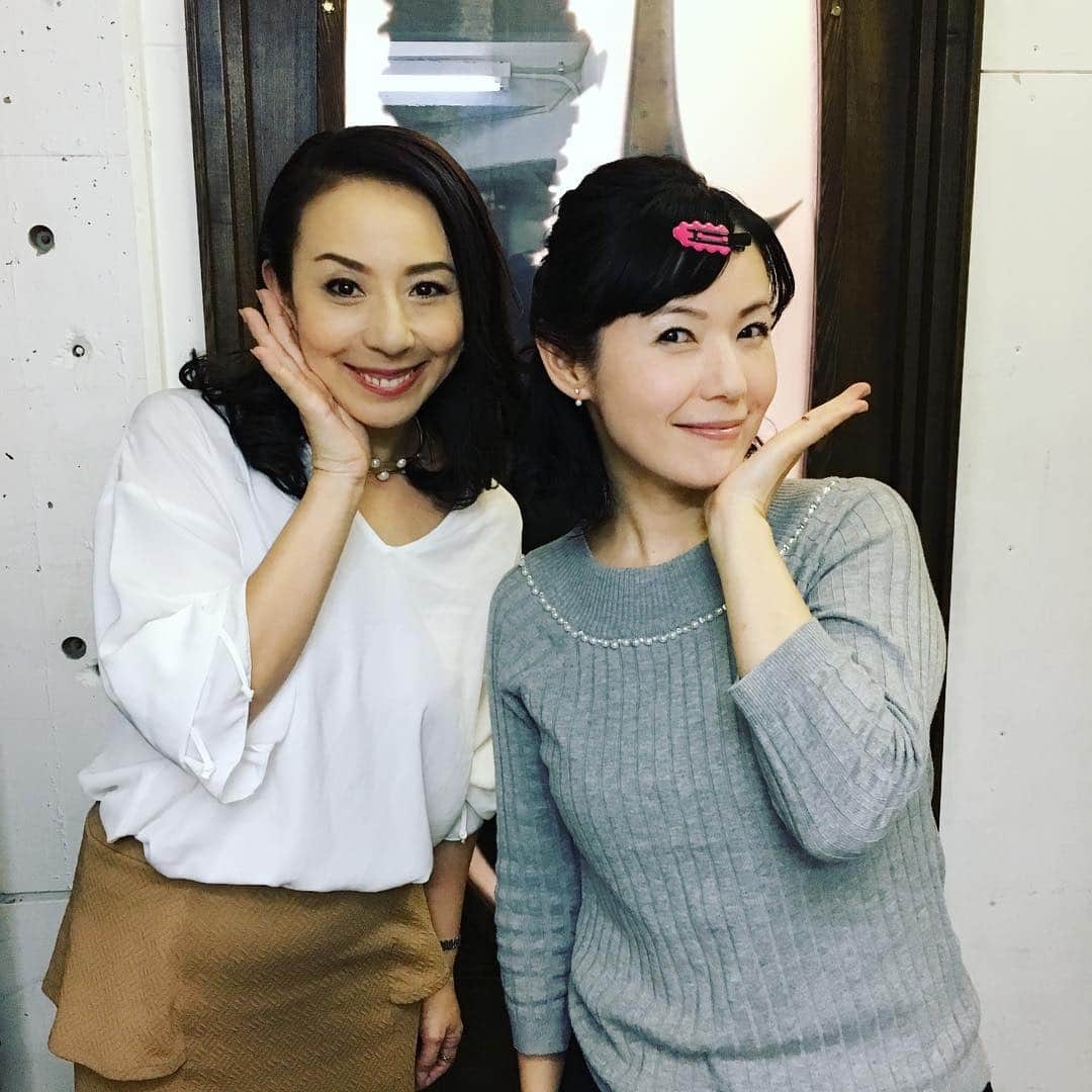 六車奈々さんのインスタグラム写真 - (六車奈々Instagram)「今日も、ロケです！ ビートップス٩(^‿^)۶  #ビートップス #ロケ #島田律子 #六車奈々 #楽しい #43 #43歳 #働くママ #アラフォー #アラフォーママ #ヘアメイク完了」10月6日 17時00分 - nanarokusha