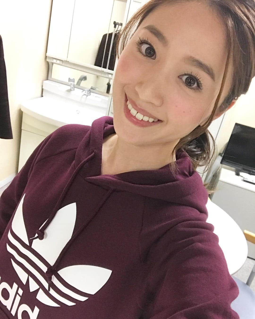 小山愛理さんのインスタグラム写真 - (小山愛理Instagram)「今日の衣装はadidas Originals👚 秋らしい色でかわいかったな〜🍁 . . #キクマリ#adidasoriginals」10月6日 23時24分 - koyama_airi